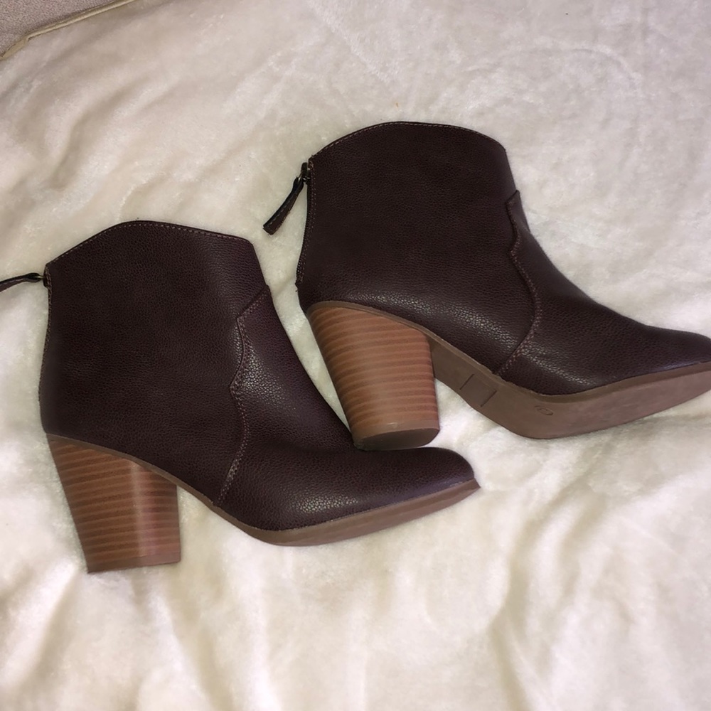 NWOT Brown Ankle Bootie - Picture 3 of 4